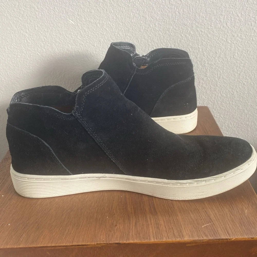 Sofft Hikari Black Suede High Top Sneakers/ Flat Booties, Women’s size 11